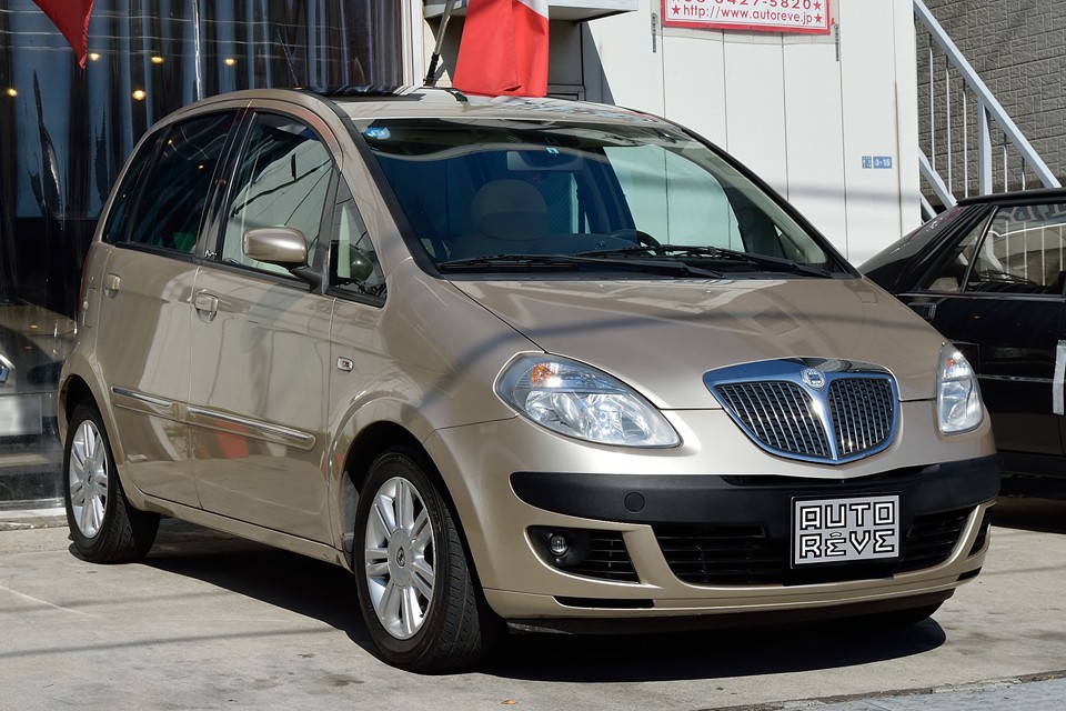 2005（平成17）年式ランチア・ムーザ！こんなに小さいのに室内広々！造りも上質な、まさに小さな高級車！