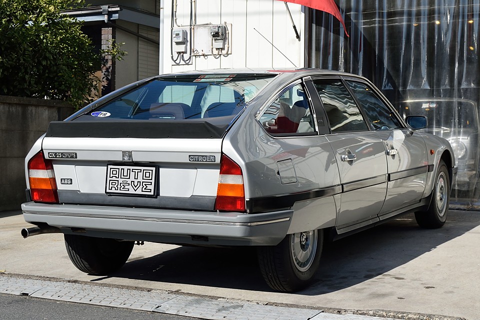 右ハンドルの並行車ですが、それを差し引いても、タップリあまりのあるコンディション！