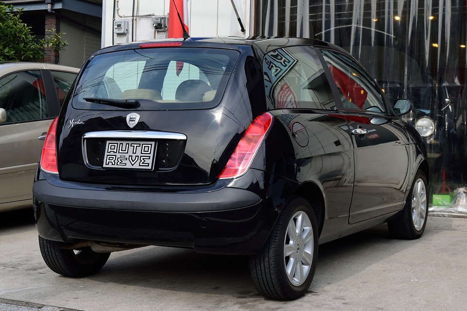 他のどれとも違うコンパクトハッチ！デザインはもちろん、シッカリした造りにランチア魂を感じるのです！