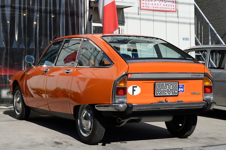 ４０年も前にこの雰囲気って・・・さすが、ファッションの国フランス！