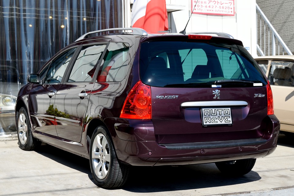 一歩間違えば、派手な国産車？！っぽくなると思うのですが、見事に上品さを演出！さすがプジョー！