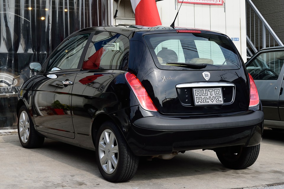 かなり大胆なボディデザインですが、とっ散らかってないのは、さすがっ！