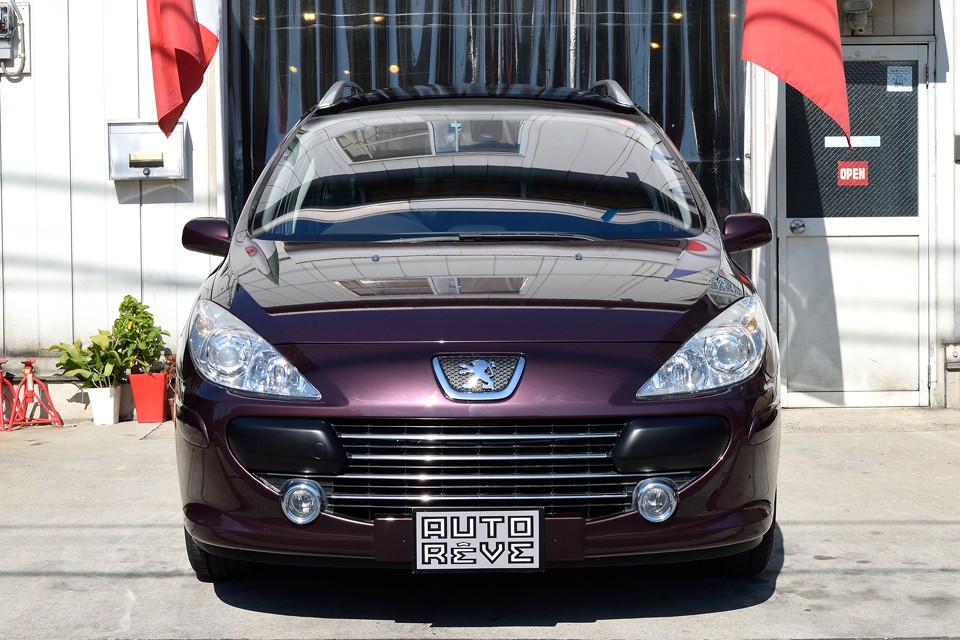 「ニッ」と笑ったチョイ悪な感じが、むしろ個性的で愛着持てます。