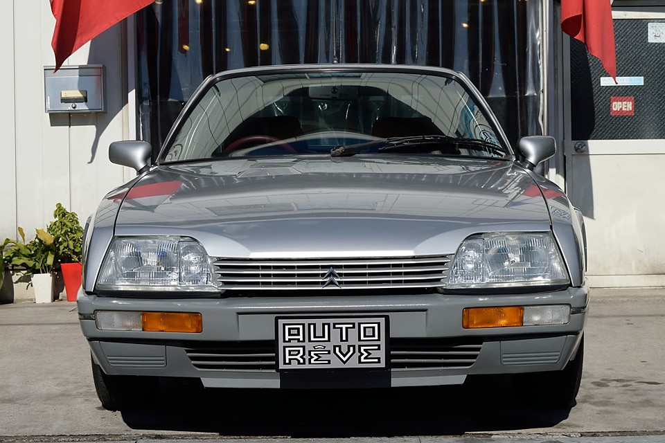 う〜ん、良い顔してますねぇ。比較的新しい最終モデルと言うこともあって、それほどヤレも感じません。