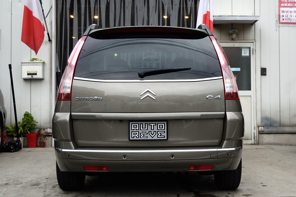 DSシリーズをはじめ、最近のシトロエンはデザインもさることながら造り込みの丁寧さをとても感じます。
なんか「キラキラっ」として、上質な印象はそんなところからなんでしょうね。