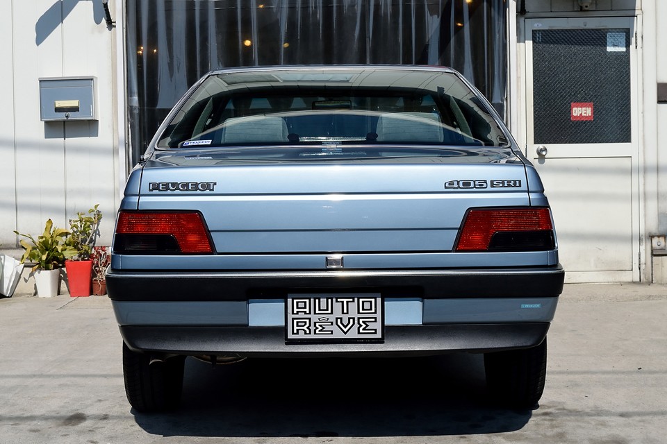 セダンとしての「これなら間違いない！」感が見事に表現されていると思います。