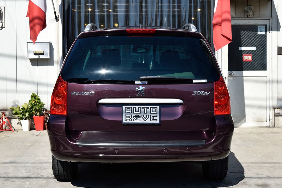 リアフォルムは先代と大きな違いはありません。安心、安定のデザインですね。