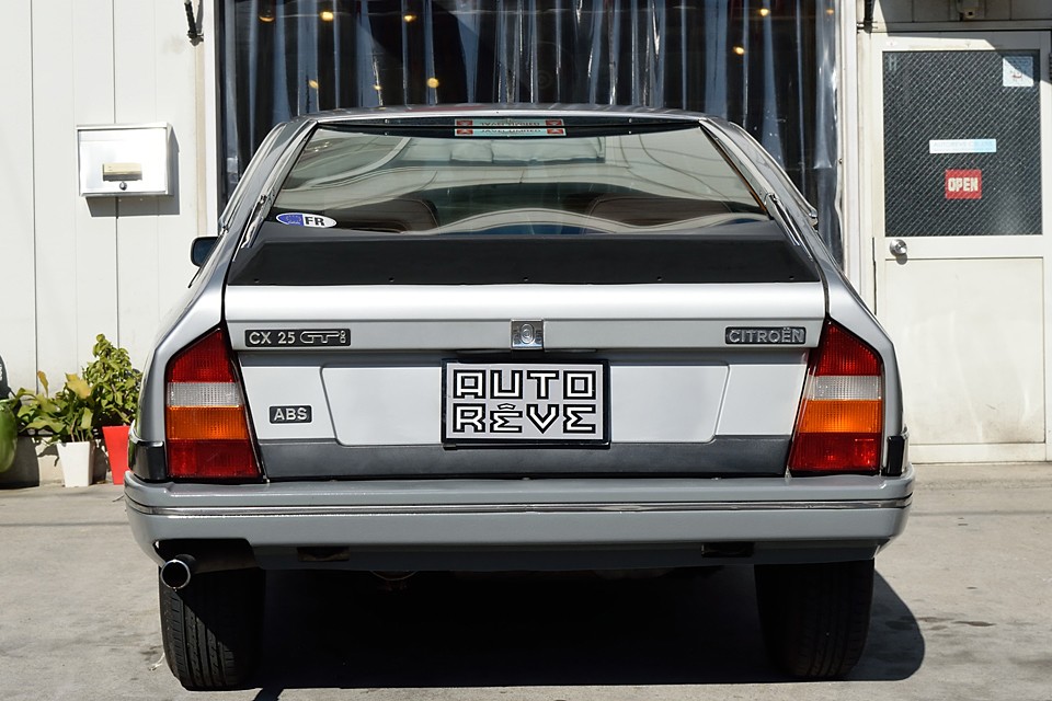 むしろ、ご覧の通り、全体的に「シャキッ！」とした印象かと…。