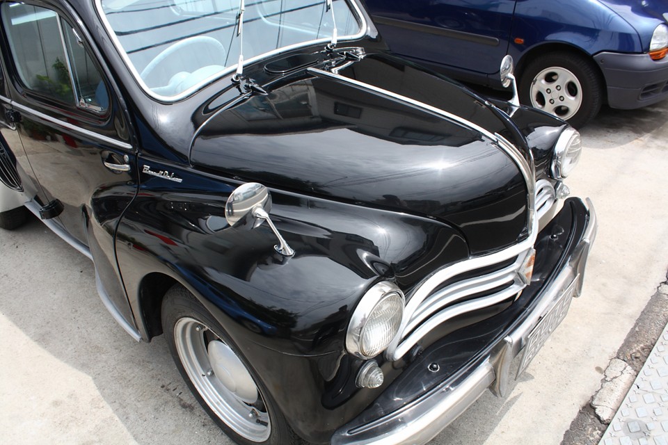 上品で風格すら感じる黒塗装は良く見るとさすがに劣化はありますが全体的にはご覧の通り好印象