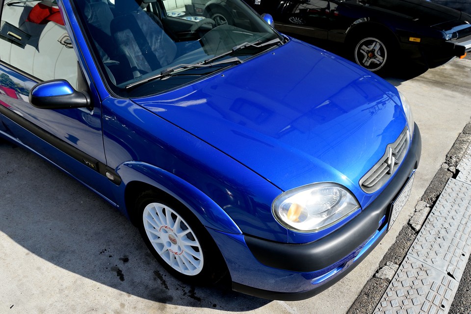 フランス車はやっぱりブルーが似合いますねぇ〜。塗装は一部劣化ありますが、全体的には好印象！