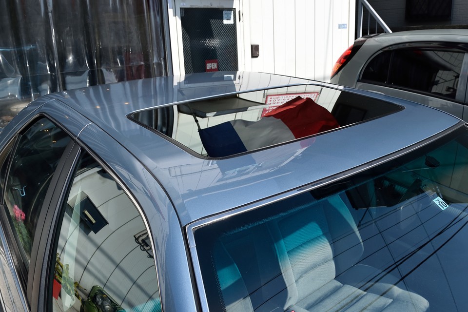 もちろんルーフだってご覧の通り！SRI-EXは電動サンルーフを装備！当然雨漏りもありません！