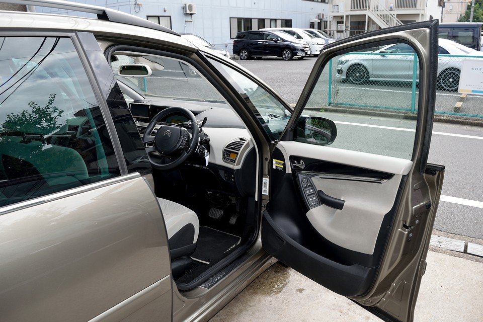 シトロエンは昔からインテリアが個性的！C4ピカソにも、もちろん受け継がれています！