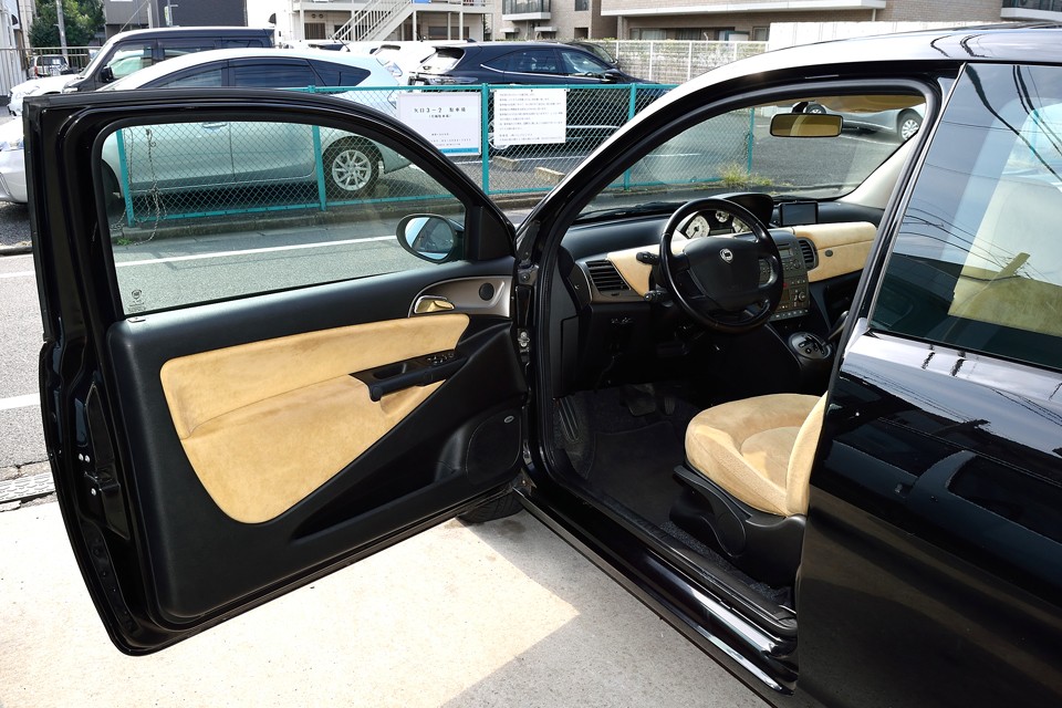 しつこい様ですが、2.0Lでも3.0Lのクルマでもありません。1.4Lのコンパクトカーです。