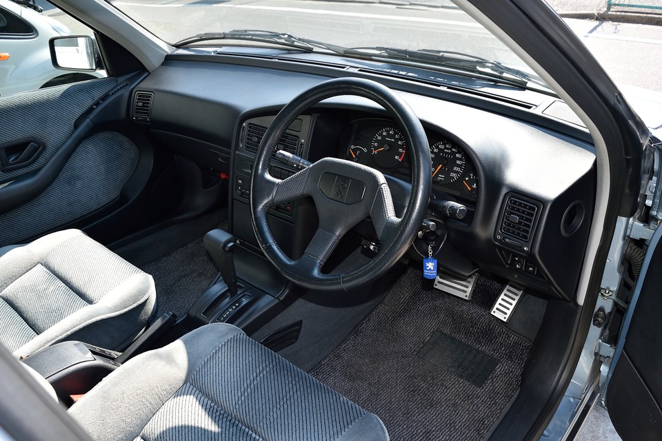 どこが汚れてるとか、あそこが割れてるとかの話は必要無いですね。
これ以上は望めないくらいの程度だと思います。