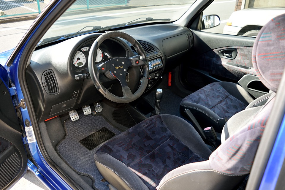 ハンドルはSPARCO製に換装されてます！更にアドレナリン出まくり〜！