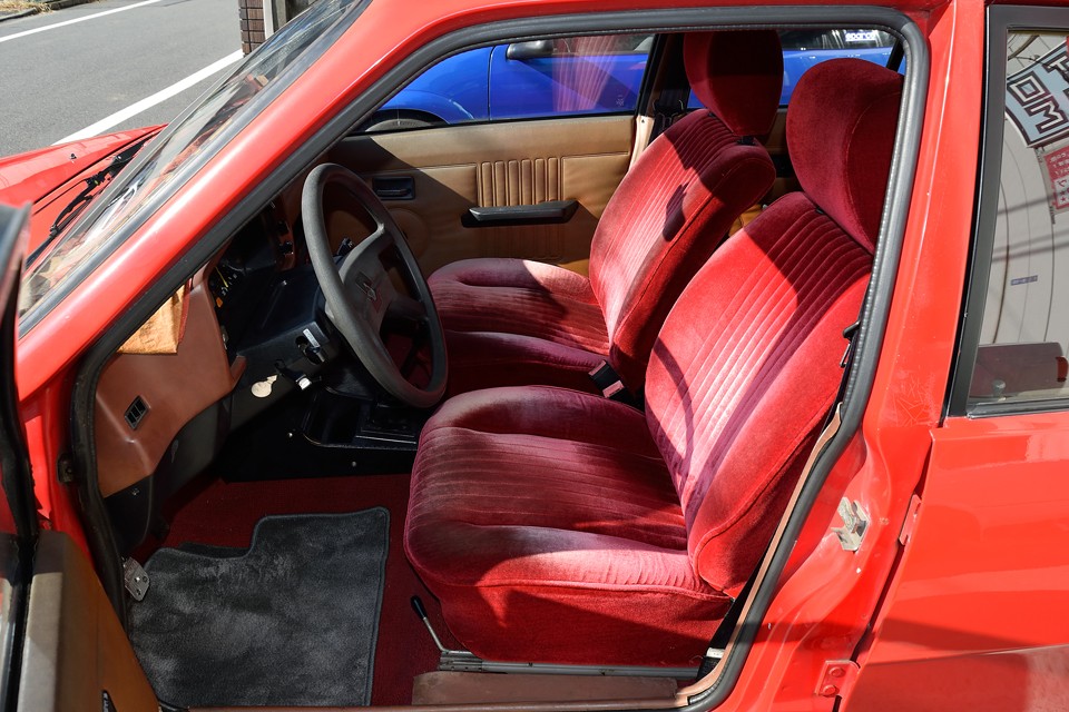 「ママ〜、水割りもう一杯ねぇ〜」的な、昭和のスナック風モケットシート！（笑）