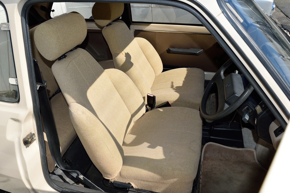 これ見たら、もう決まり！でしょう。デザイン、状態ともにIKEAで新調した様な、イヤ、それ以上？！