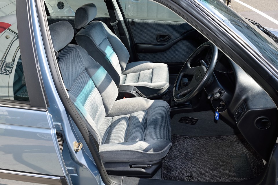 シートももちろん破れや目立つ汚れはありません。それよりなにより、「あの座り心地」なのですぅ〜！