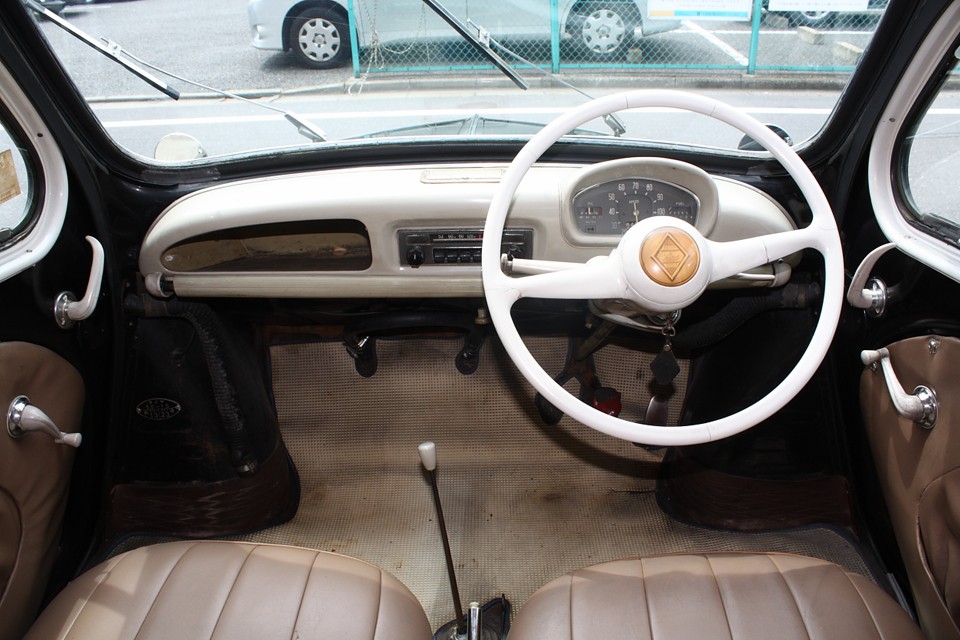 さすがデラックス！ラジオも装備！昭和の音がします。