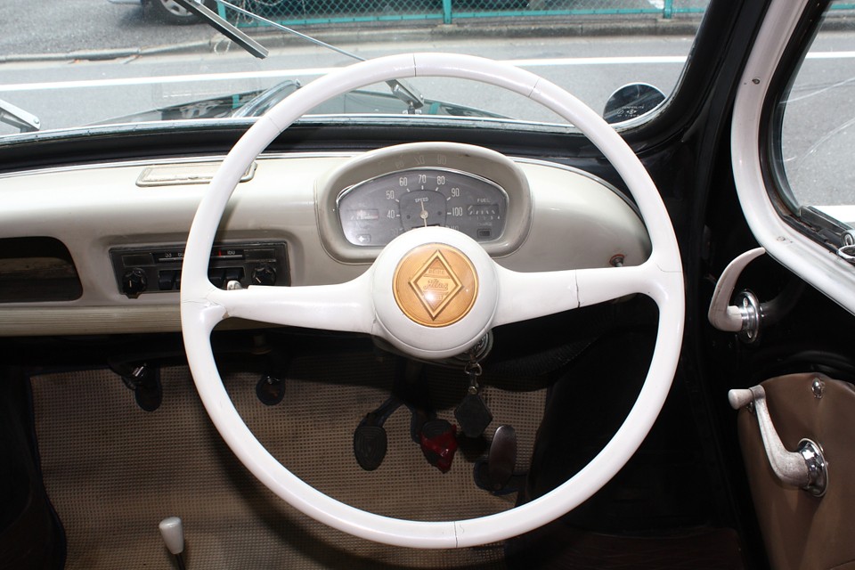 さすがにハンドルの割れはしかたないところでしょうか。