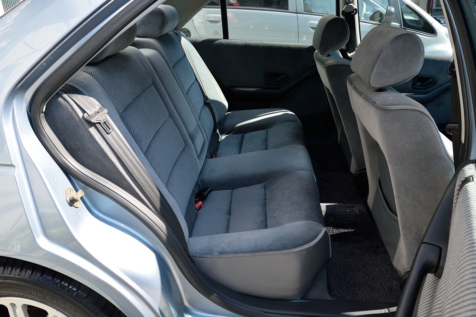 後席に至っては、言う事無し！・・・「手足が長ければ、ここに座って運転した〜い！」レベルです（笑）