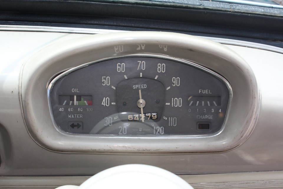 現在、ご覧の走行距離ですが、5桁メーターのため走行不明とさせていただきました。