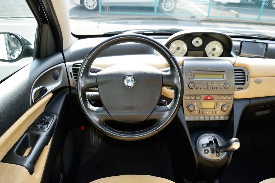 運転席に座る度、所有している事の喜びを感じさせてくれます。