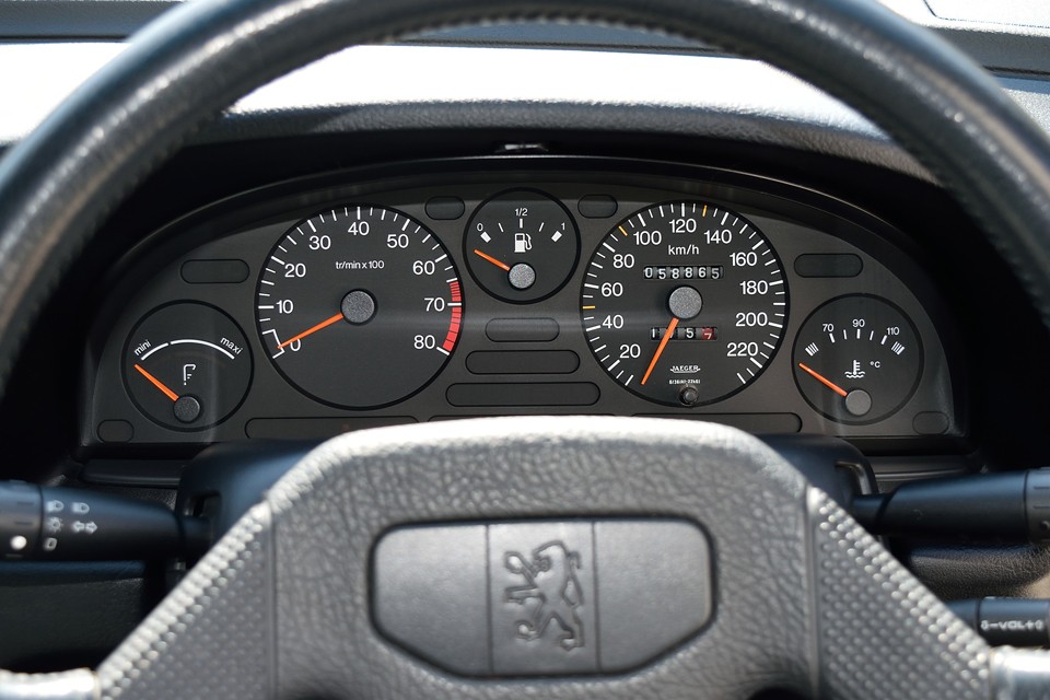 実走行5.9万km！新車時よりの整備、修理記録を見ますと、しっかりと丁寧にメンテされてきたのがとても良く判ります。だからこそのこの状態なんですね。