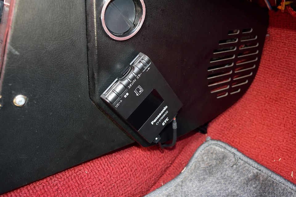 左ハンドル車には必須のETCも、もちろん装備！