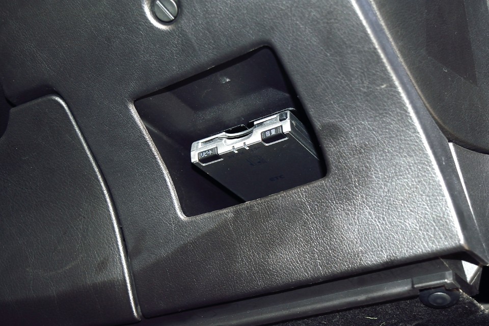 もちろんETCも装備しております。これまたパナ製の音声案内タイプ！
※ダッシュパネルの黒いのは水拭きしたあとです。シミ汚れではありませんので念のため。