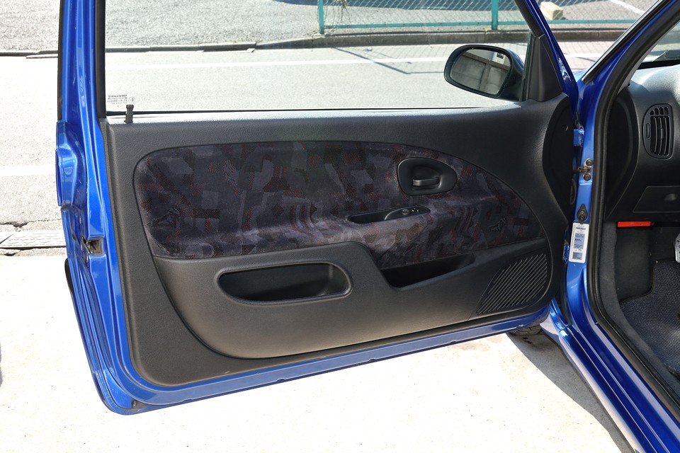 内張りもフニャフニャ感ありますが、破れはありません！