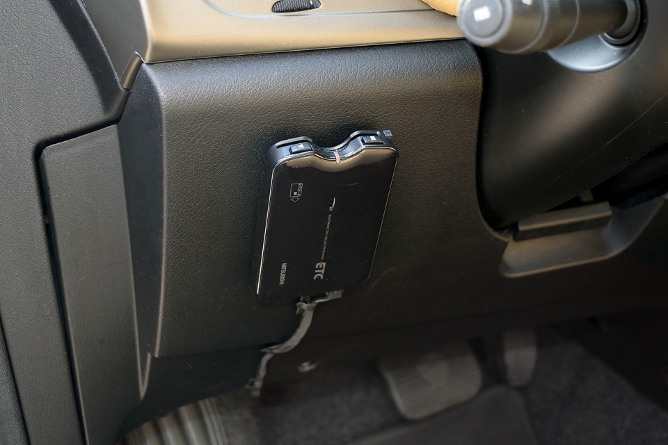 もちろんETCも装備！アンテナ別体の音声案内タイプです。