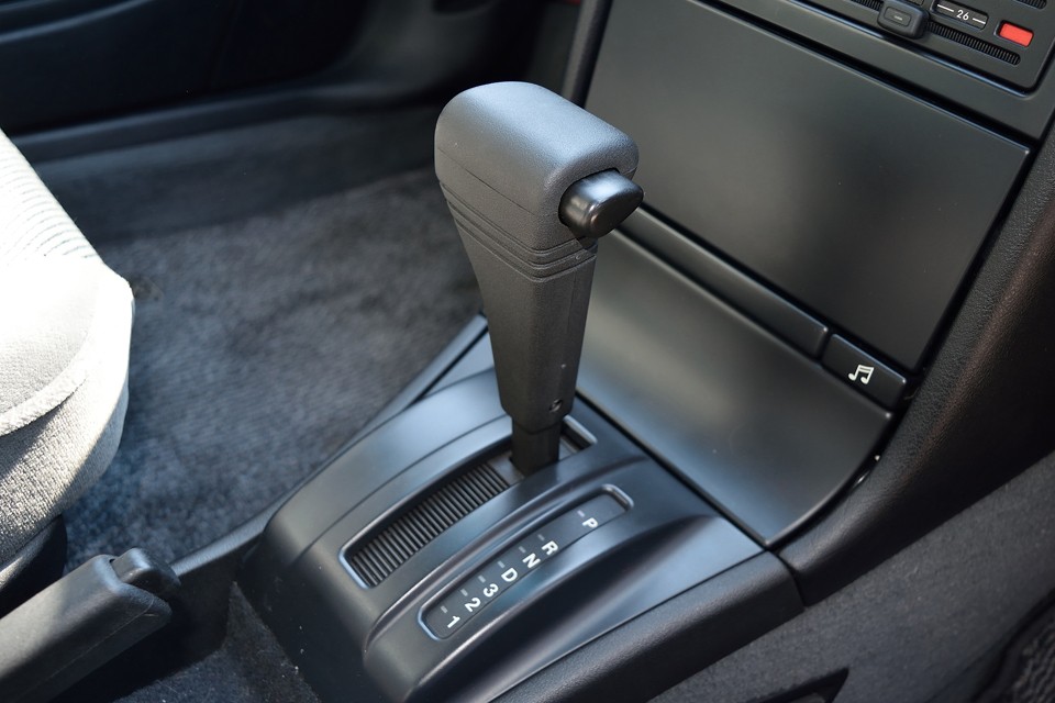 割れてないこのシフトノブ・・・久しぶりに見ました。