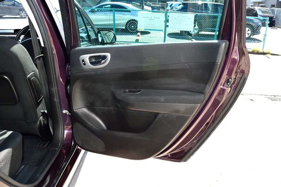 うわぁ、水拭きしたあとが汚れみたいに見えますが、ホントの汚れ、目立つキズはありません！