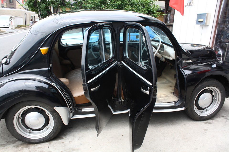 前後のドア開けるとぶつかっちゃうんじゃない？って疑問にお答えして開けてみました。
ストッパーがあるのでこれ以上くっつく事はありません。ご安心を！