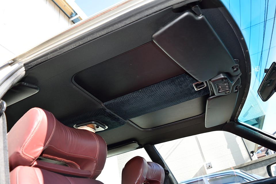 必ずと言っていい程、擦れてしまうサンルーフ中央のモケット生地もご覧の通り！