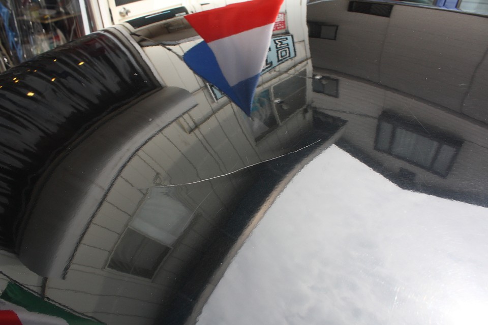 気になる部分
その1：ルーフに15cmくらいの塗装割れ