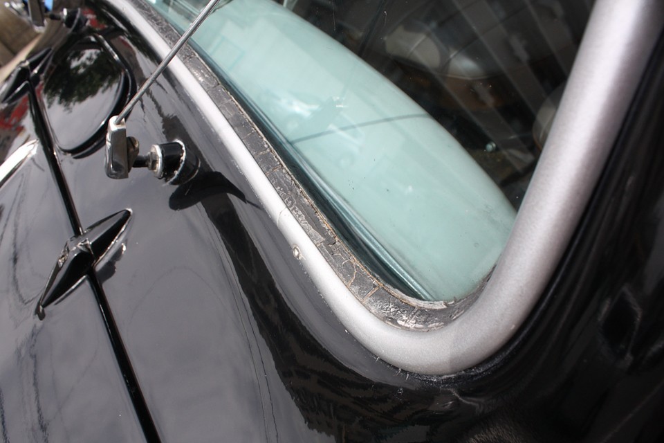 気になる部分
その3：ウィンドウストリップの劣化