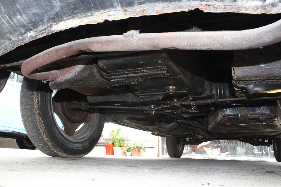 リア（エンジン）下廻り！標準装備とも言えるオイルのにじみはありますが
ポタポタ垂れる様な状態ではありません。