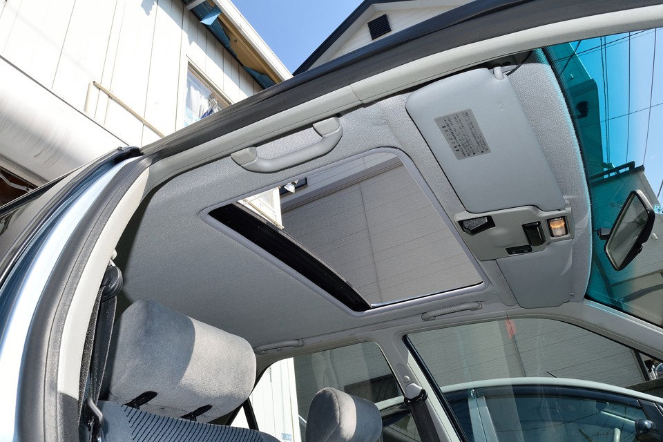 もちろん電動サンルーフも正常に作動しています。