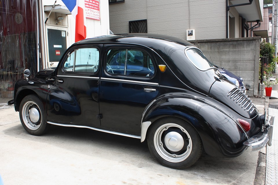 この流れるようなフェンダーラインに情熱を注ぎ・・・。