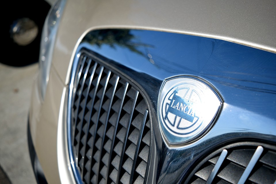 他のどのクルマからも聞こえることのない、優雅な響きに身を委ね…。