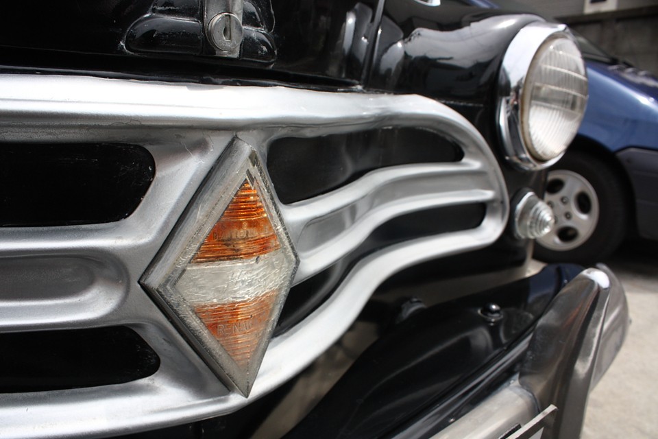 ハンドル握って♪上も向いて歩こう〜♪って口ずさんでみてください。
きっと、この「クルマ」を所有出来る喜びはカゲガエのないものになるはずです。