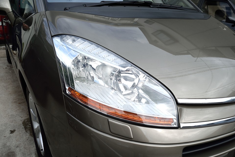 ヘッドライトはHIDを装備！♪見え過ぎちゃって困るのぉ〜♪・・・ヤバっ、年齢が・・・。