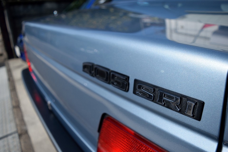 その生活に寄り添うためのフォルムは、その中に居たのでは見失ってしまうほど繊細で儚いものだったのではないかと・・・。