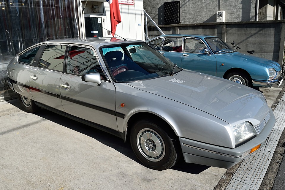 マイナーチェンジと言うより、シリーズ1には無い、新たな造型の美しさを感じます。