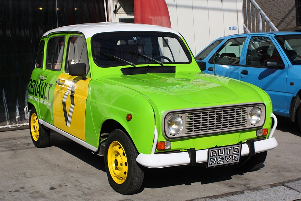 アウトレーヴがご提案するオリジナルカラーのR4！
名付けてQUATRE + AUTOREVE = QUATREVE (カトレーヴ)！