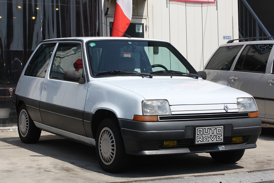 1992（平成4）年式ルノー5GTX　サンク最後の1.7L、5MTモデルです！