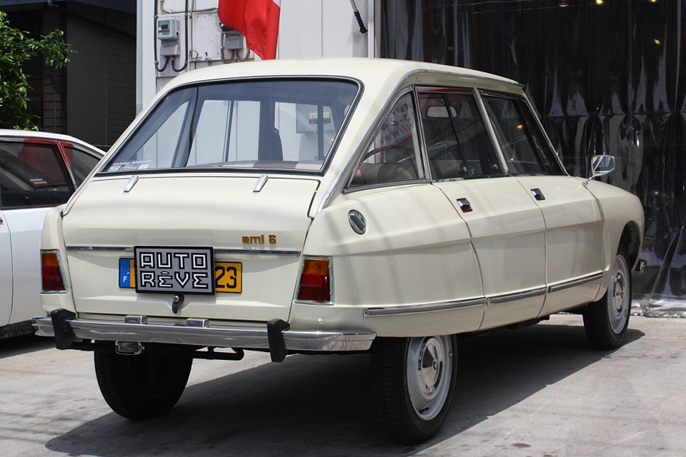 2cvベースですが、シッカリ感は格段にUP！かなり乗用車っぽいですぅ。（笑）