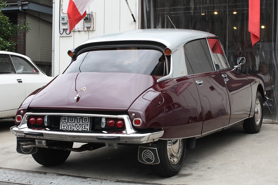 現オーナー様がパリから輸入して24年間保有されてきた間に、コツコツと手を入れられてきた個体です。